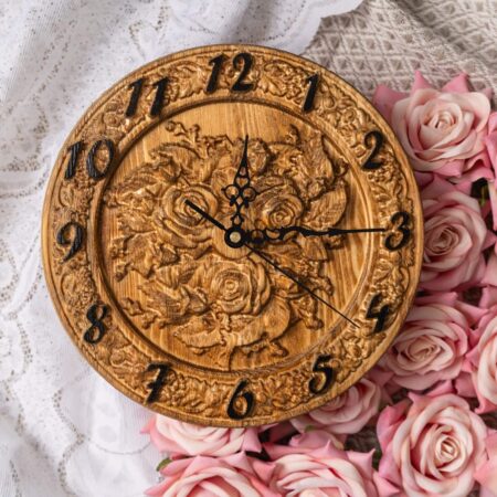 drewniany zegar ścienny