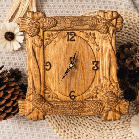 zegar z drewnem